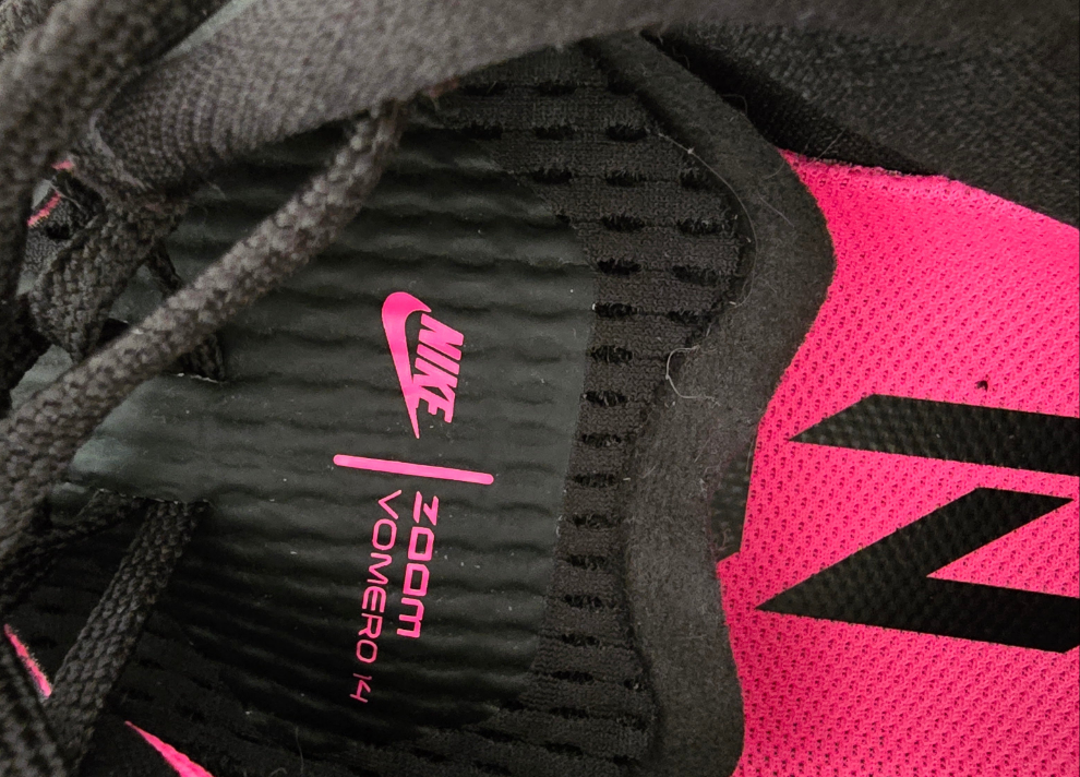 nike zoom vomero 14 black/pink - size us 12.5 / br 45